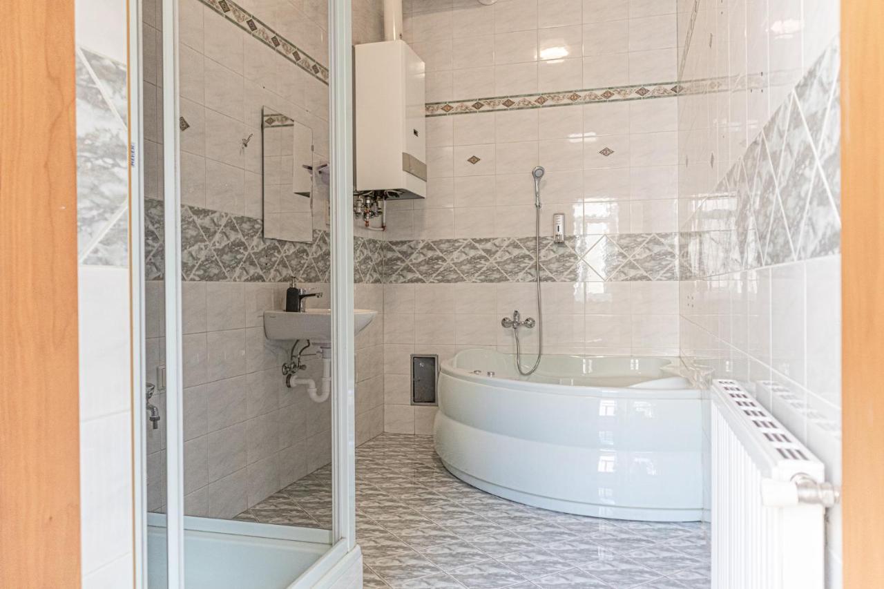 Appartamento Brilliant 2Br Apt. Near Akh-Hospital Vienna Esterno foto